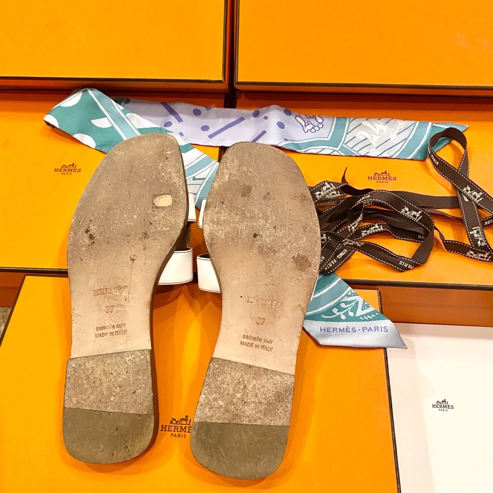 WHITE HERMÈS ORAN SANDALS - Picture 14 of 16